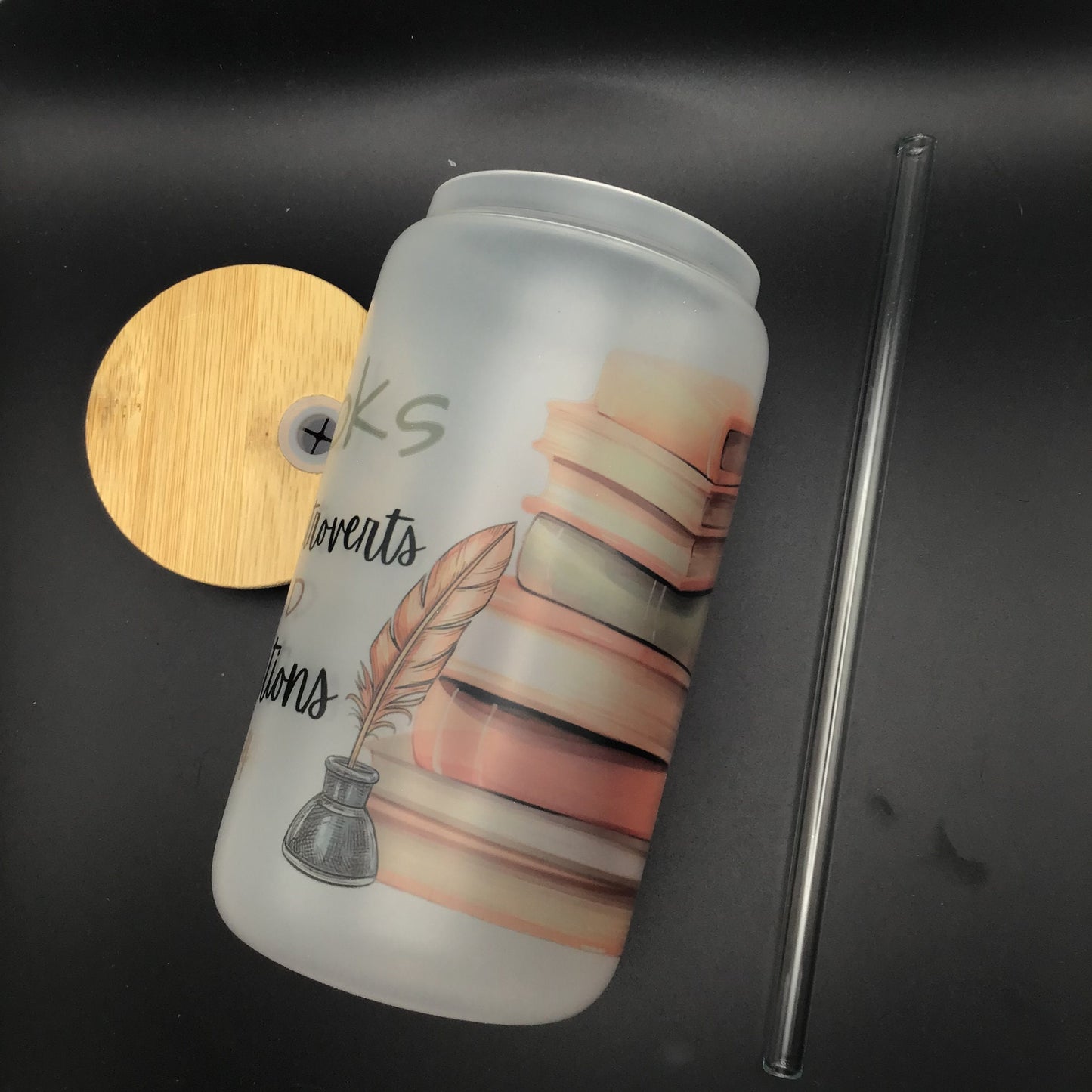 Books helping introverts avoid conversations since 1454 Frosted Glass Tumbler | Trinkgefäß Buchzitat | Glas mit Bambusdeckel und Strohhalm