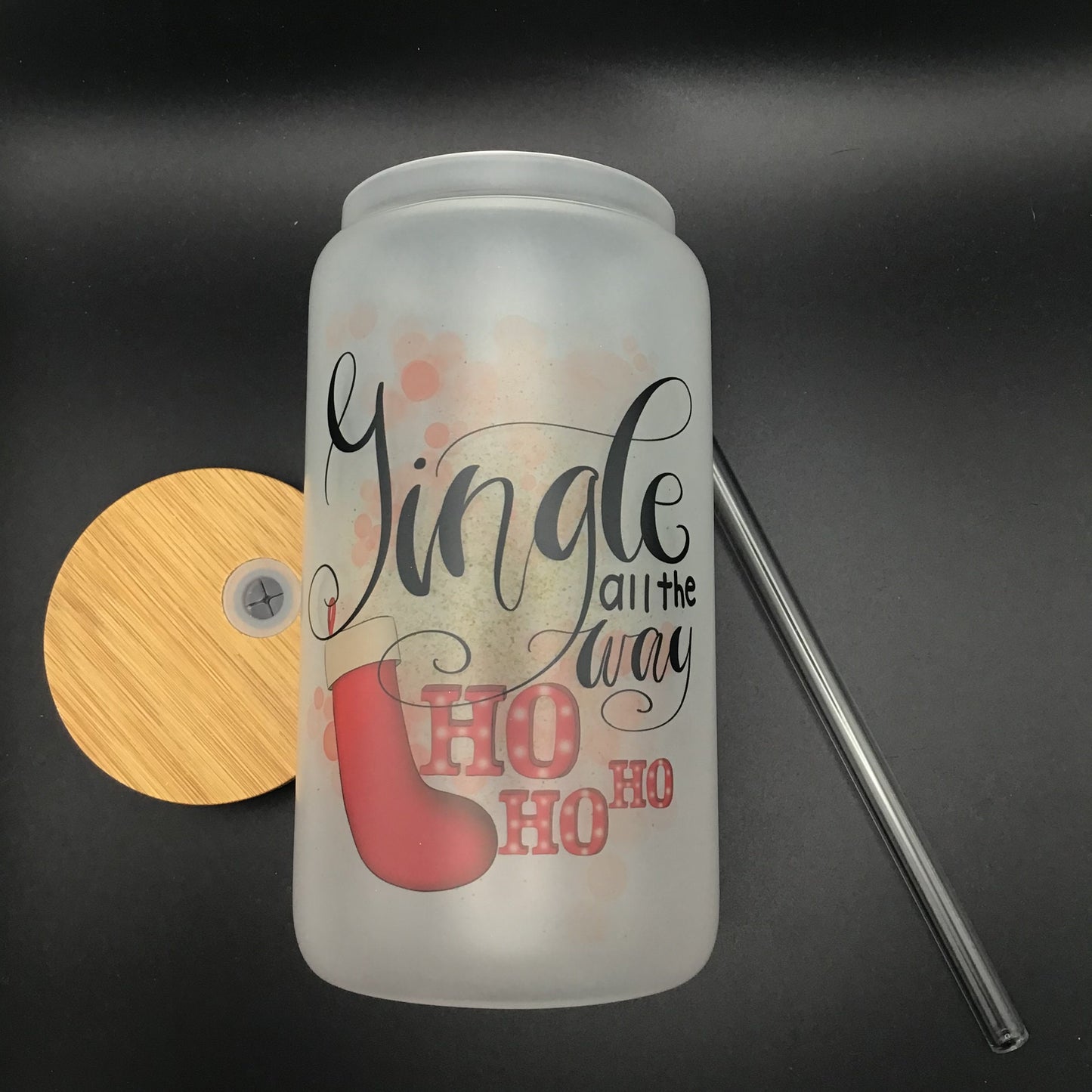 Jingle all the way Frosted Glass Tumbler | weihnachtliches Trinkgefäß | Glas mit Bambusdeckel und Strohhalm