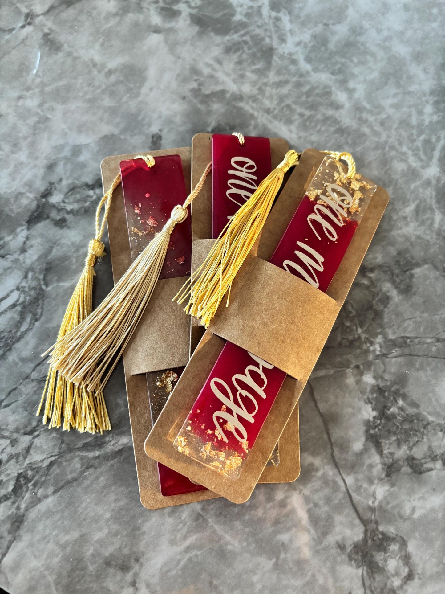 Lesezeichen Resin | Personalisierbares Lesezeichen | rot-goldenes Lesezeichen