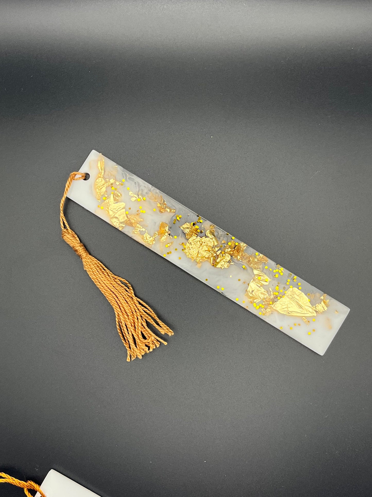 Lesezeichen Resin | Personalisierbares Lesezeichen | weiß-goldenes Lesezeichen