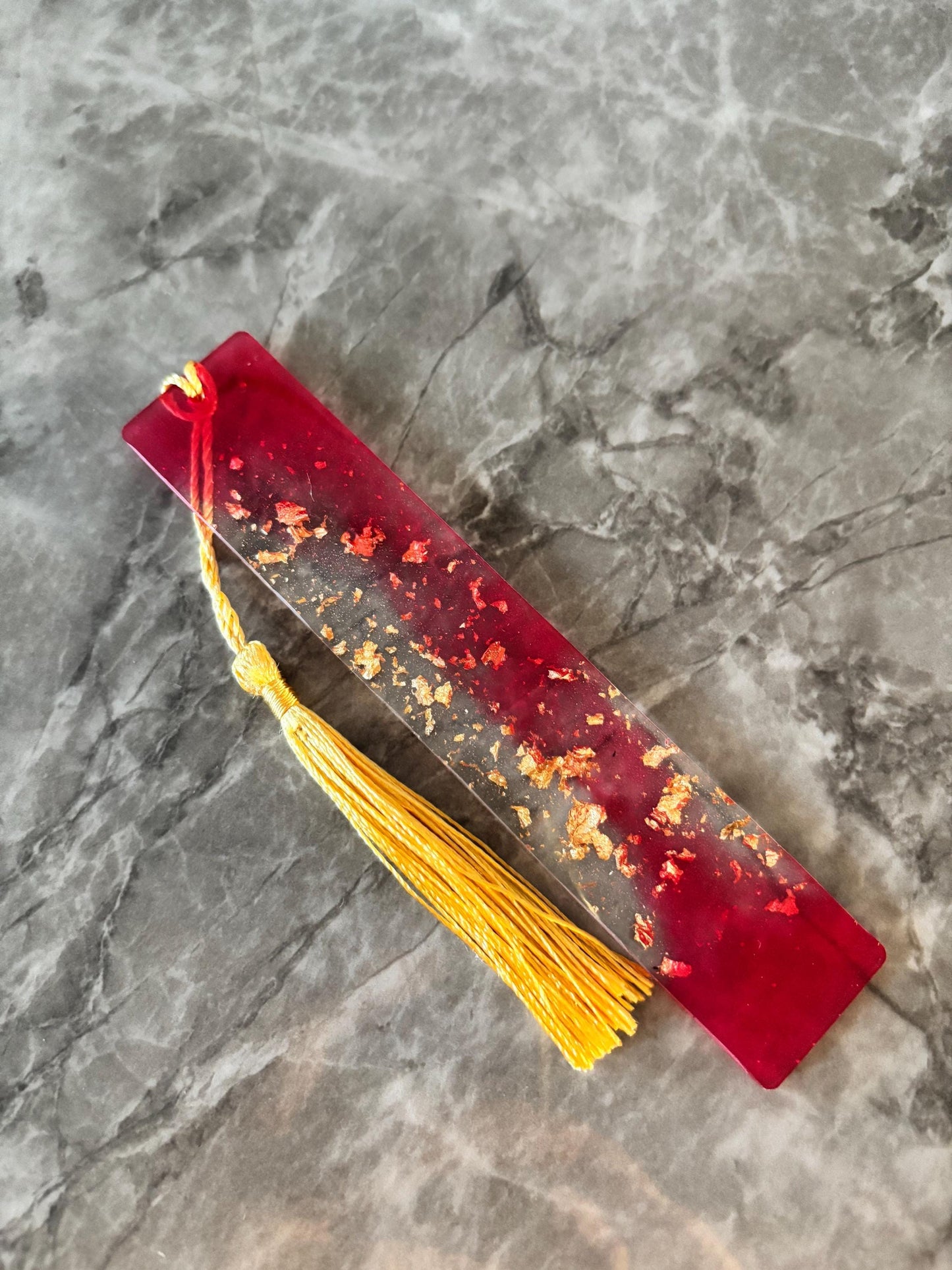 Lesezeichen Resin | Personalisierbares Lesezeichen | rot-goldenes Lesezeichen