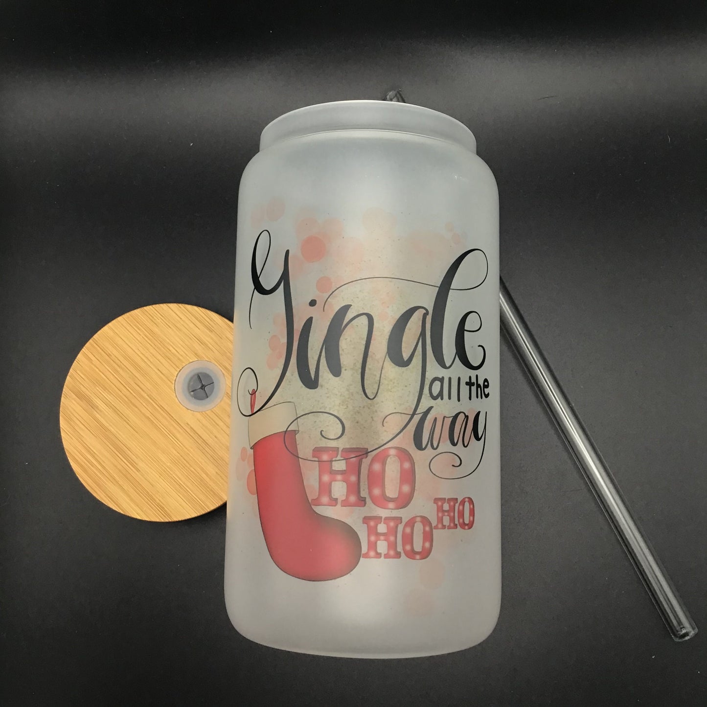 Jingle all the way Frosted Glass Tumbler | weihnachtliches Trinkgefäß | Glas mit Bambusdeckel und Strohhalm