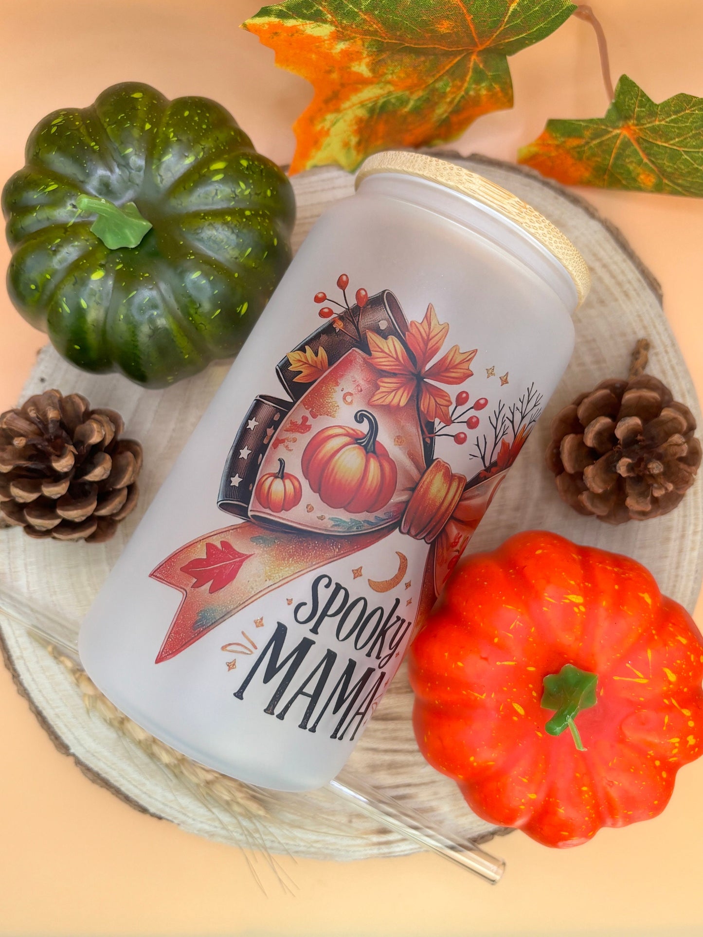 Halloween Glass Tumbler „Spooky Mama“ | Herbstliches Trinkglas | Glas mit Bambusdeckel und Strohhalm