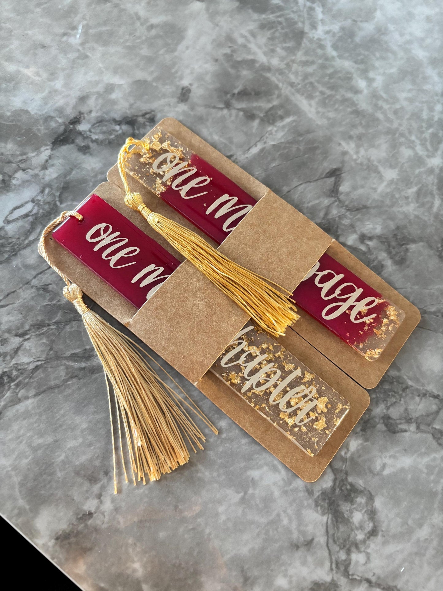 Lesezeichen Resin | Personalisierbares Lesezeichen | rot-goldenes Lesezeichen