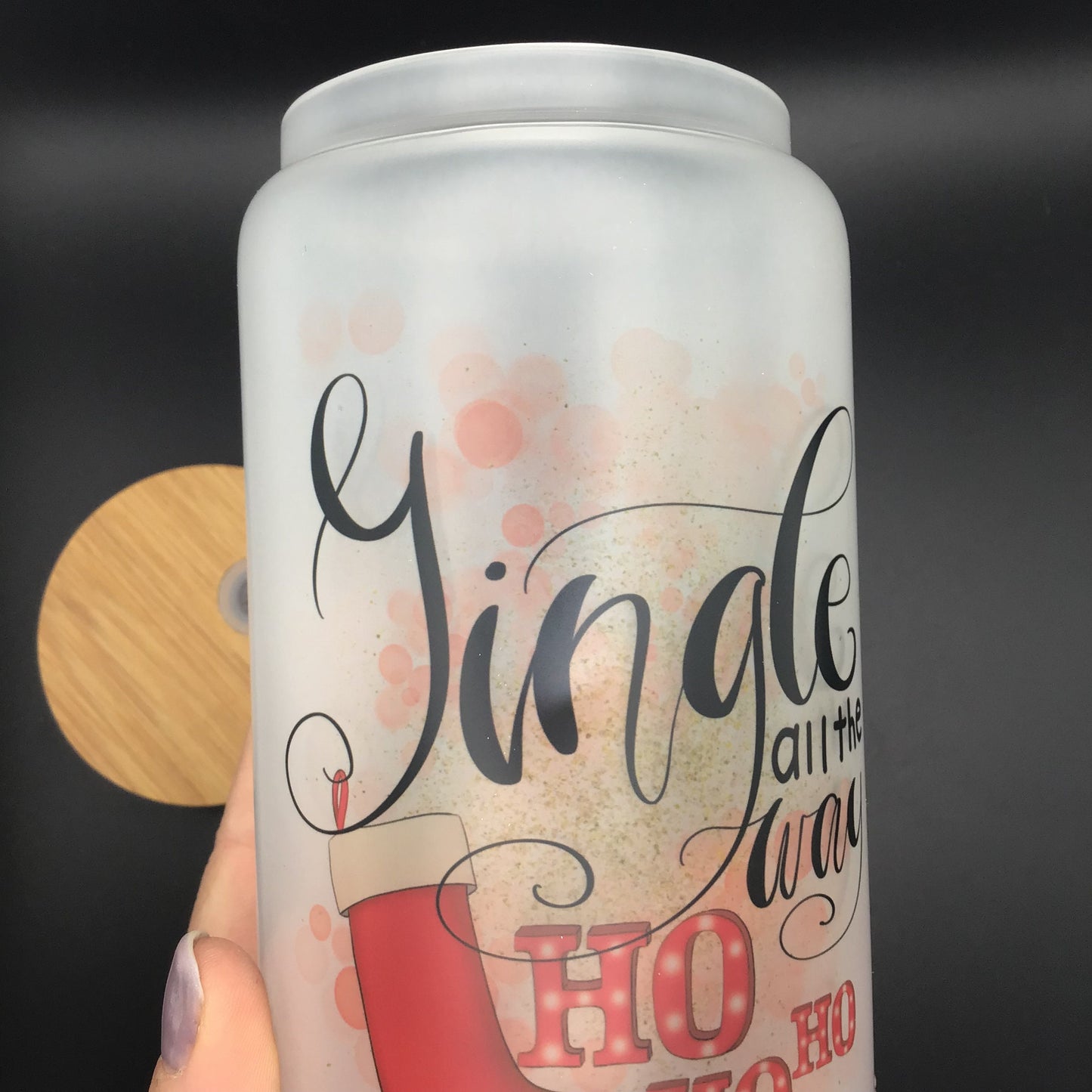 Jingle all the way Frosted Glass Tumbler | weihnachtliches Trinkgefäß | Glas mit Bambusdeckel und Strohhalm