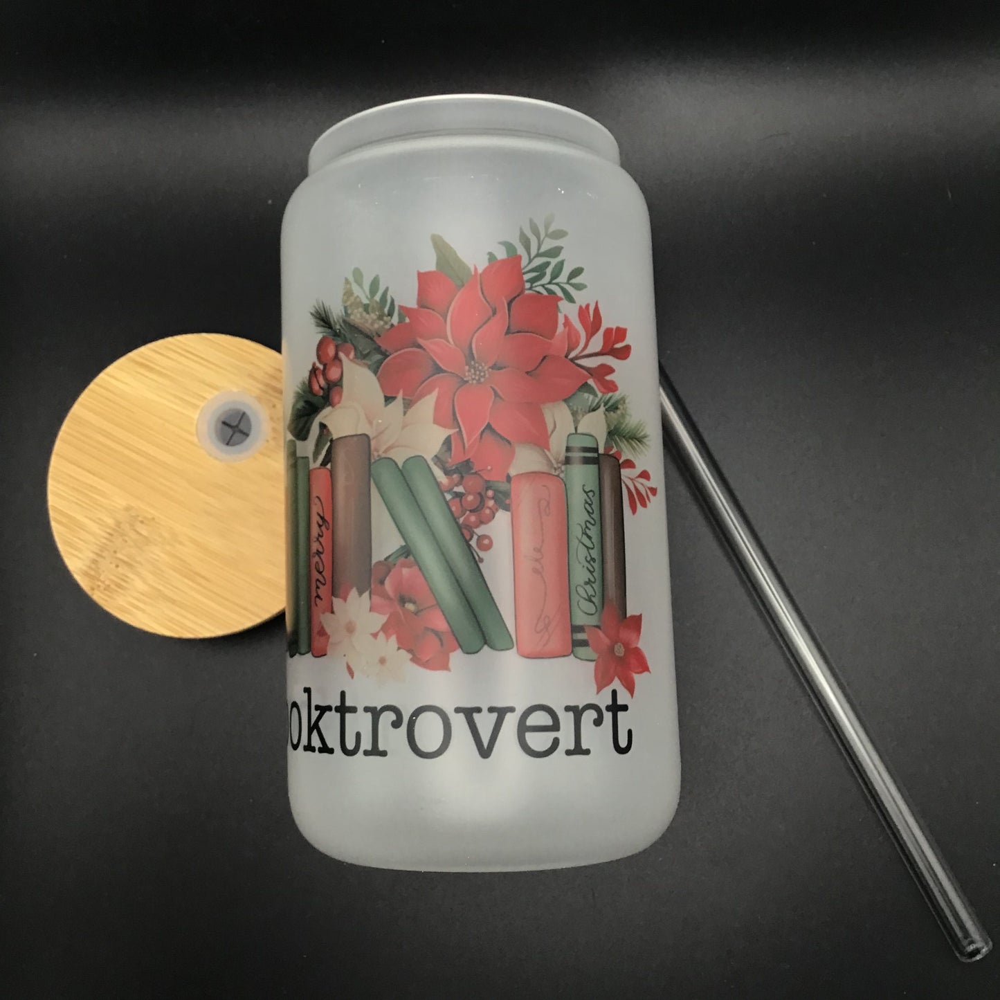 Christmas Booktrovert Frosted Glass Tumbler | weihnachtliches Trinkgefäß | Glas mit Bambusdeckel und Strohhalm