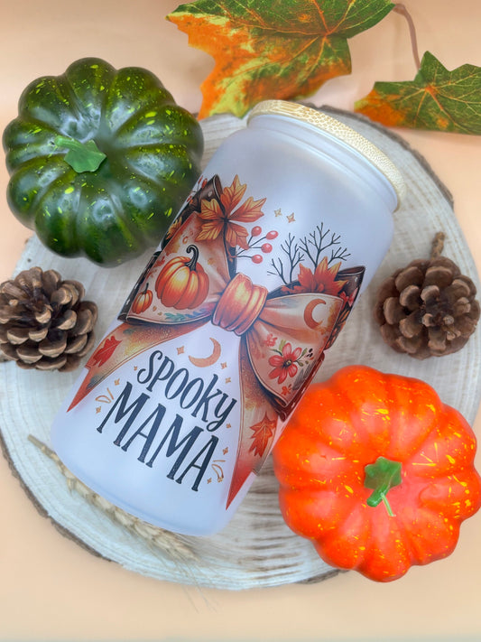Halloween Glass Tumbler „Spooky Mama“ | Herbstliches Trinkglas | Glas mit Bambusdeckel und Strohhalm