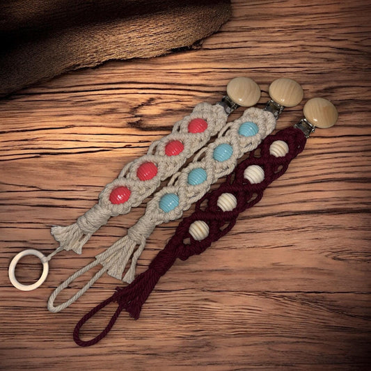 Makramee Schnullerkette | personalisierte Schnullerkette | Geschenk zur Geburt