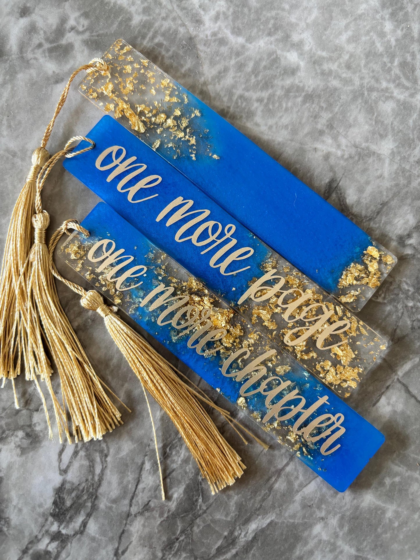 Lesezeichen Resin | Personalisierbares Lesezeichen | blau-goldenes Lesezeichen
