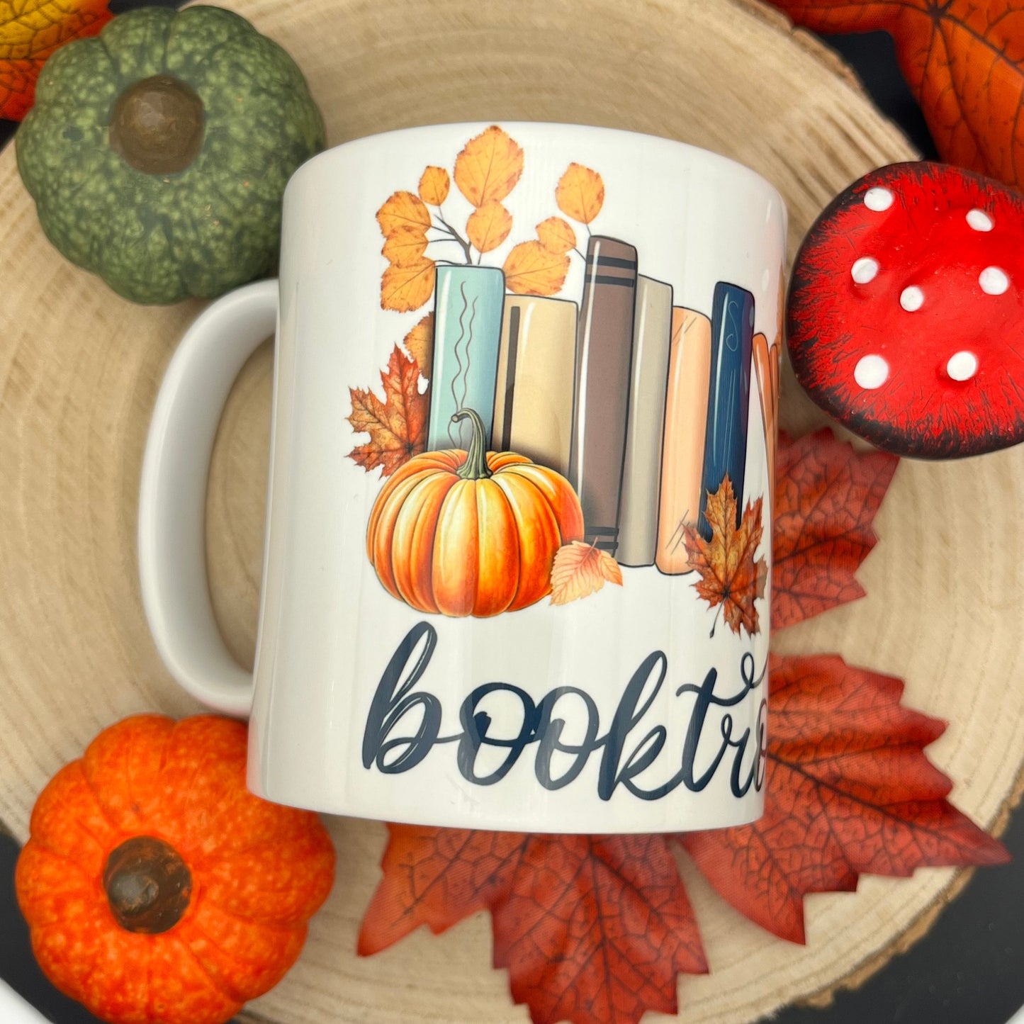 Booktrovert Mug | cozy autumn bookish mug |  Herbstliche Tasse | Buchige Tasse